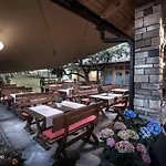 Brunarica Macesen Smogavc Lodge *